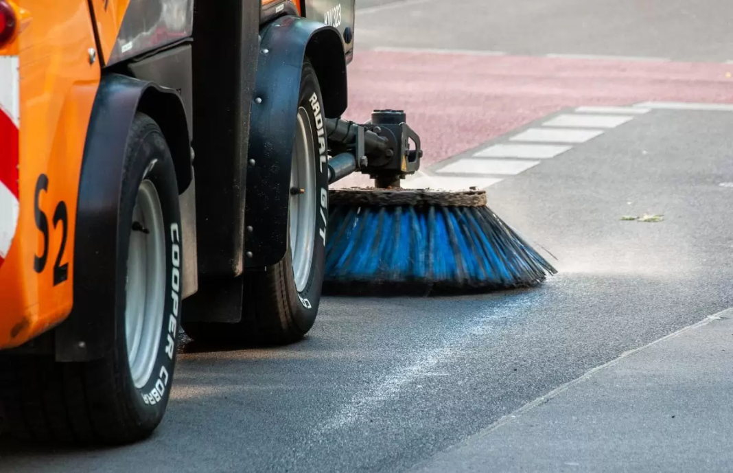 Top 5 Reasons to Consider a Road Sweeper Hire